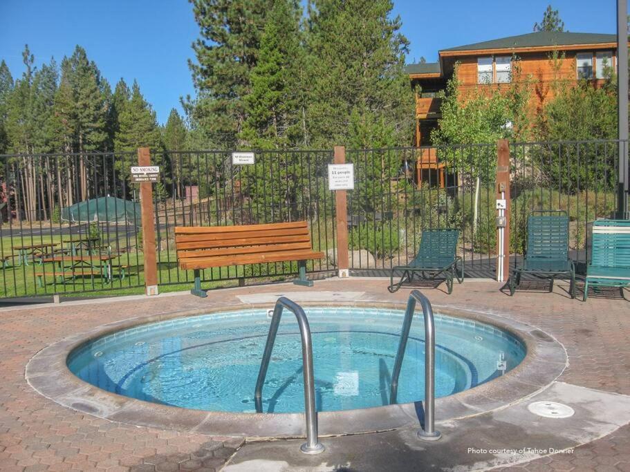 3Br Tahoe Donner Cabin With Hoa Perks Like Pools Hot-Tub Minutes To Trails Lake Golf Truckee Kültér fotó